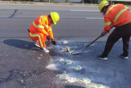 杨林尾镇公路下沉注浆加固
